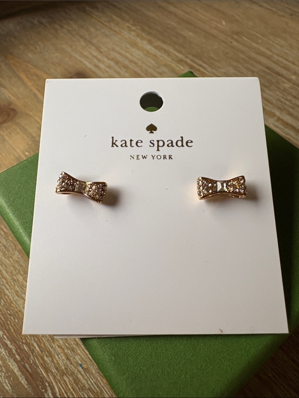 Kate Spade Gold Take a Bow Earrings

• New with tags!